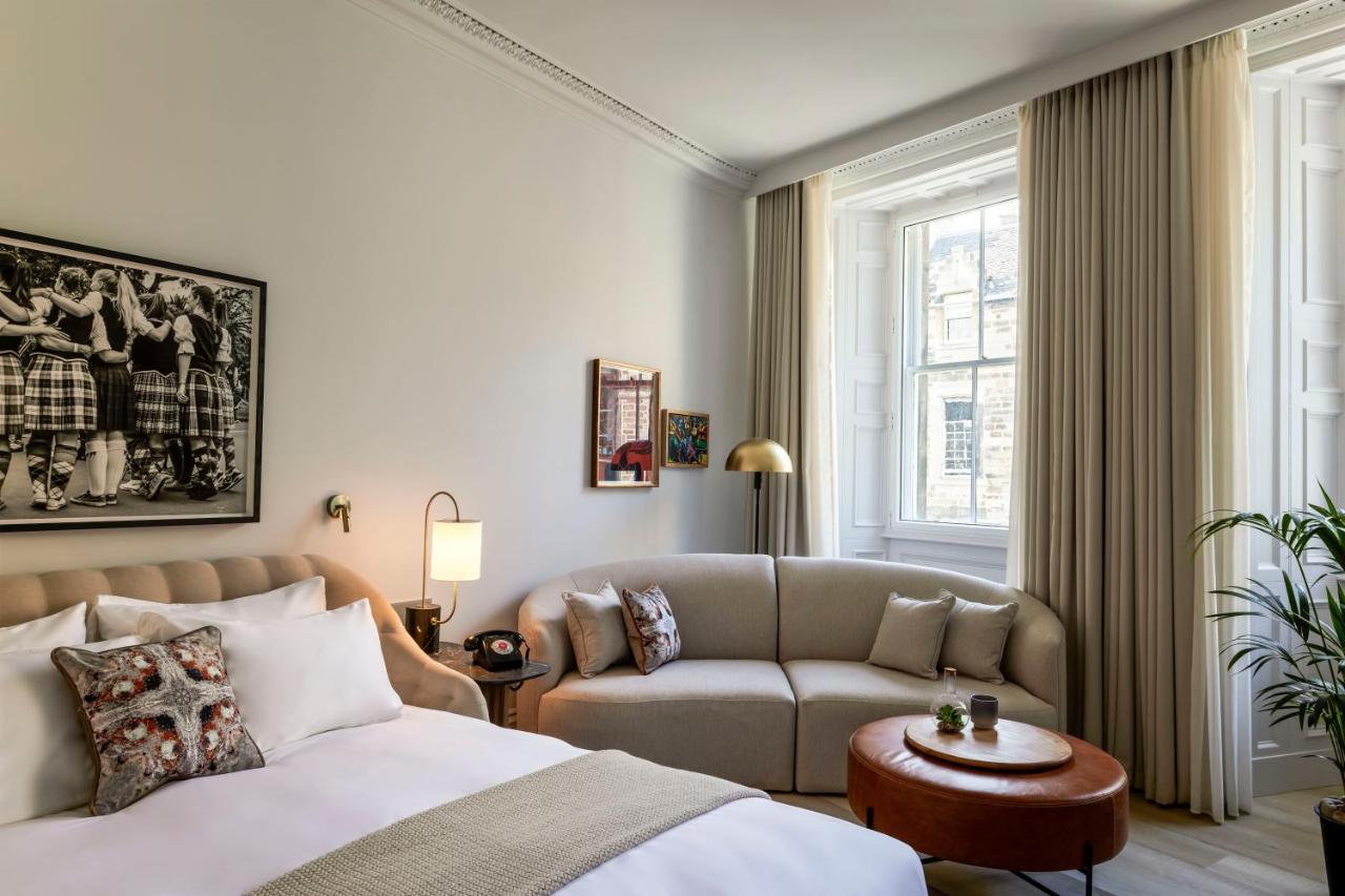Virgin Hotels Эдинбург Экстерьер фото A room at the hotel