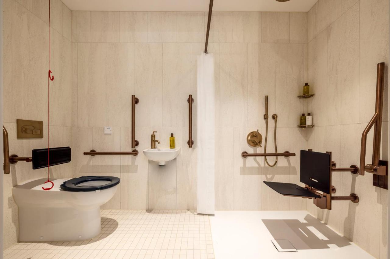 Virgin Hotels Эдинбург Экстерьер фото Disabled toilet with shower