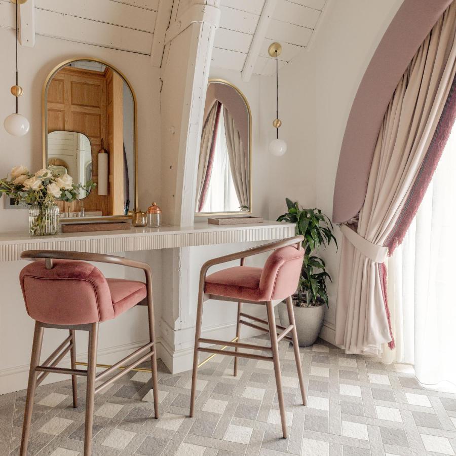 Virgin Hotels Эдинбург Экстерьер фото Interior of a salon