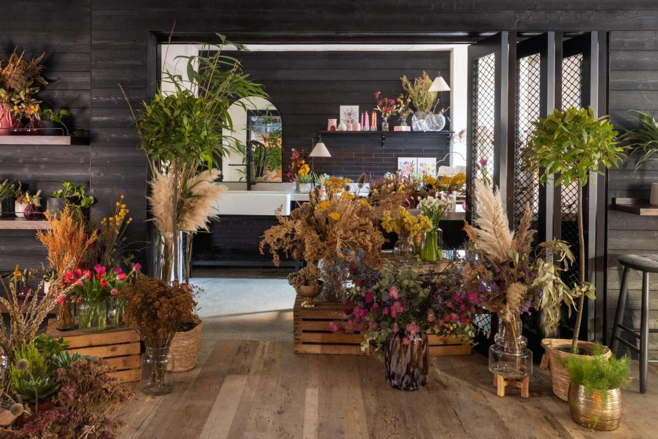 Virgin Hotels Эдинбург Экстерьер фото Flower arrangement at the Flower Market